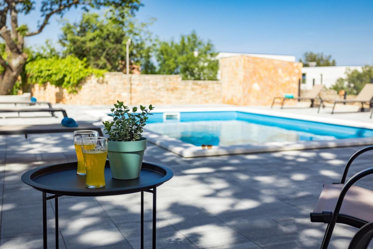 Apartments Cesare With Shared Pool Ližnjan Kültér fotó