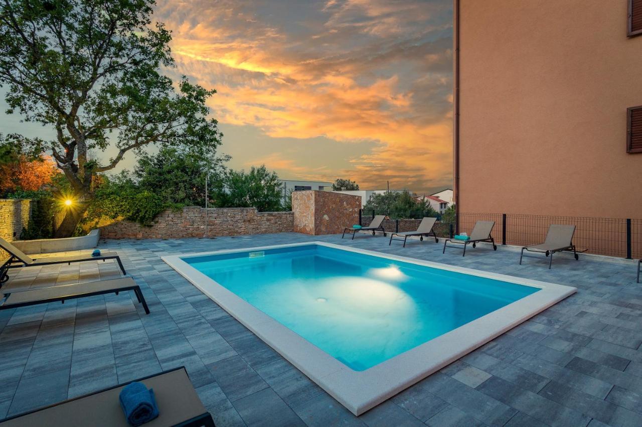 Apartments Cesare With Shared Pool Ližnjan Kültér fotó