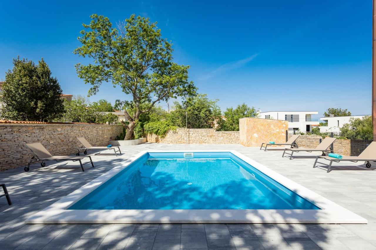 Apartments Cesare With Shared Pool Ližnjan Kültér fotó