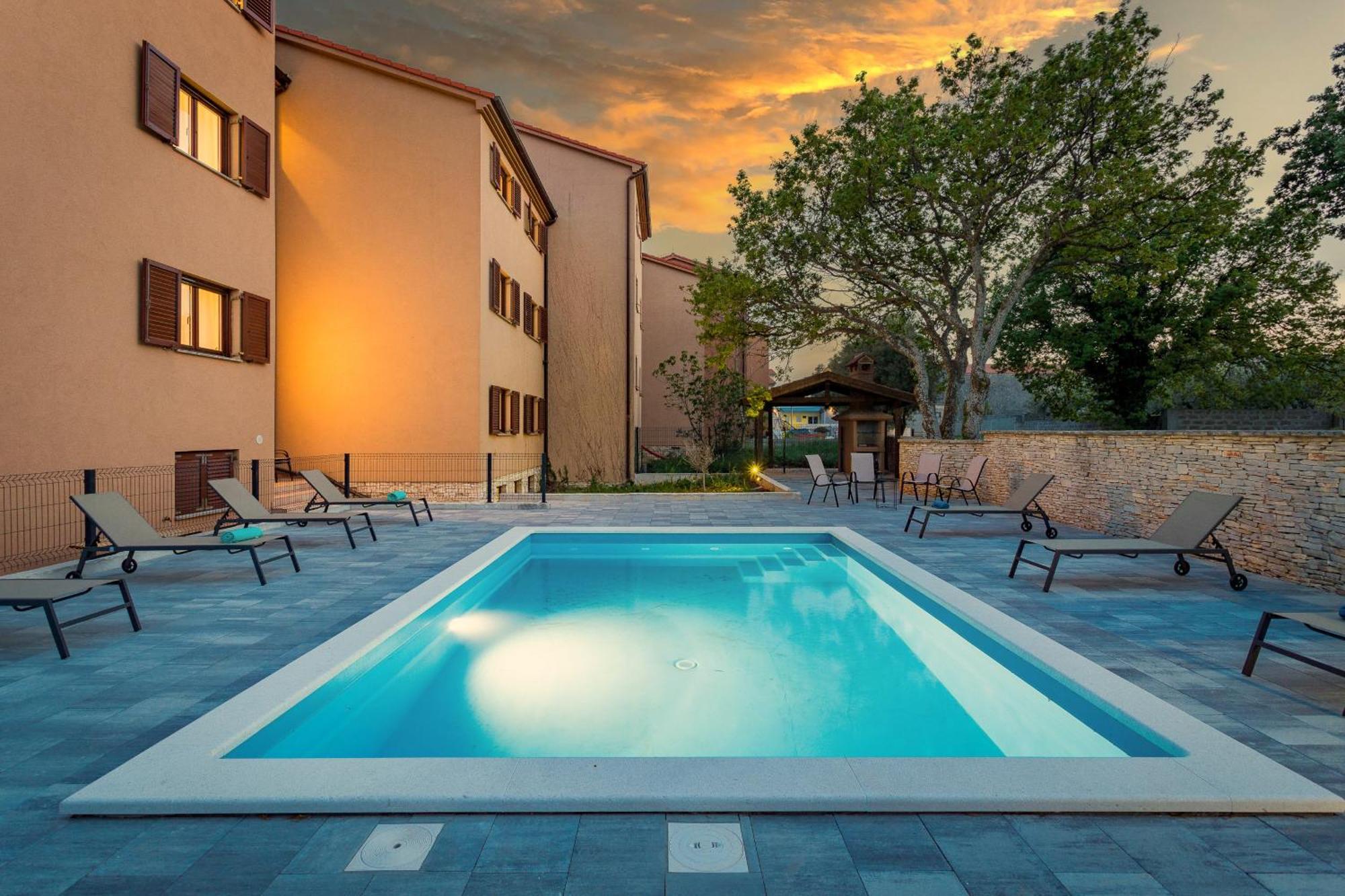 Apartments Cesare With Shared Pool Ližnjan Kültér fotó